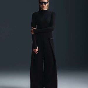 Nike Women's Sportswear Tech Fleece High-Waisted Pleated Pants